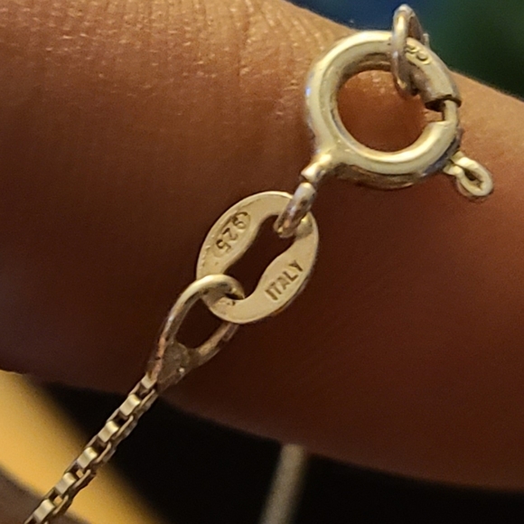 Silver Emerald Cut Peridot Cross Pendant with 18 inch Box Link Silver Chain - Picture 5 of 8